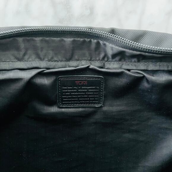 Tumi Alpha Organizer Brief Bag Black Ballistic Nylon Brief Carry-On Work Bag 16" - Picture 4 of 10